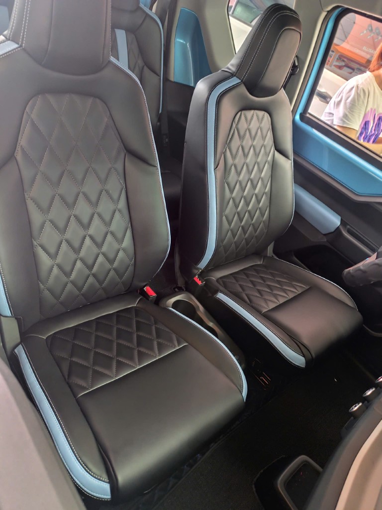 Chất liệu nỉ sẽ gây nóng bức khó chịu khi ngồi trên xe Vinfast VF3